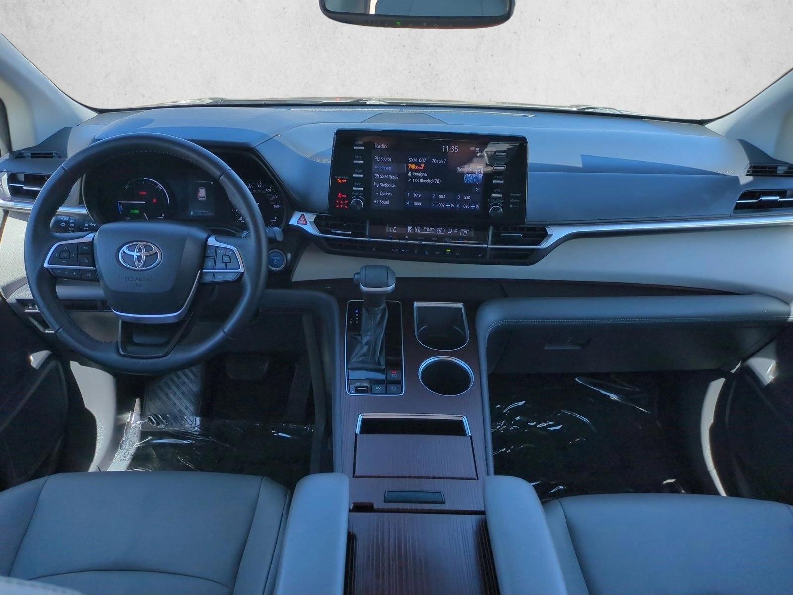 Thumbnail: 2021 Toyota Sienna - 3