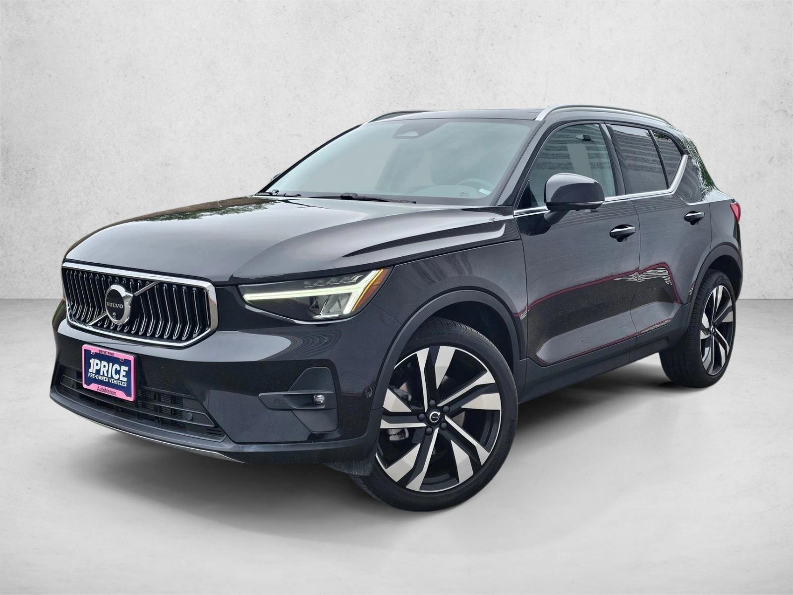 Thumbnail: 2025 Volvo XC40 - 1