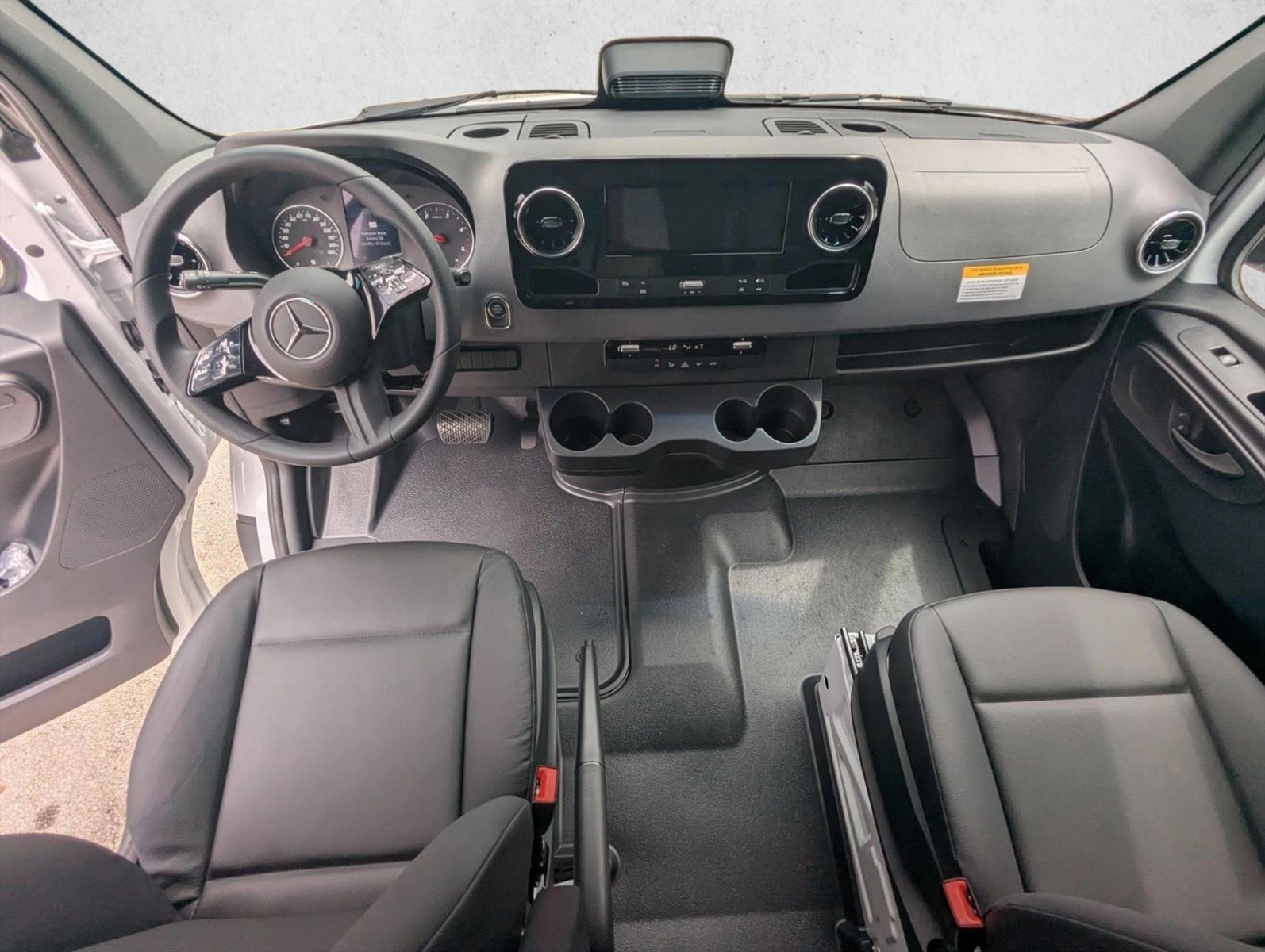 Thumbnail: 2026 Mercedes-Benz Sprinter - 3