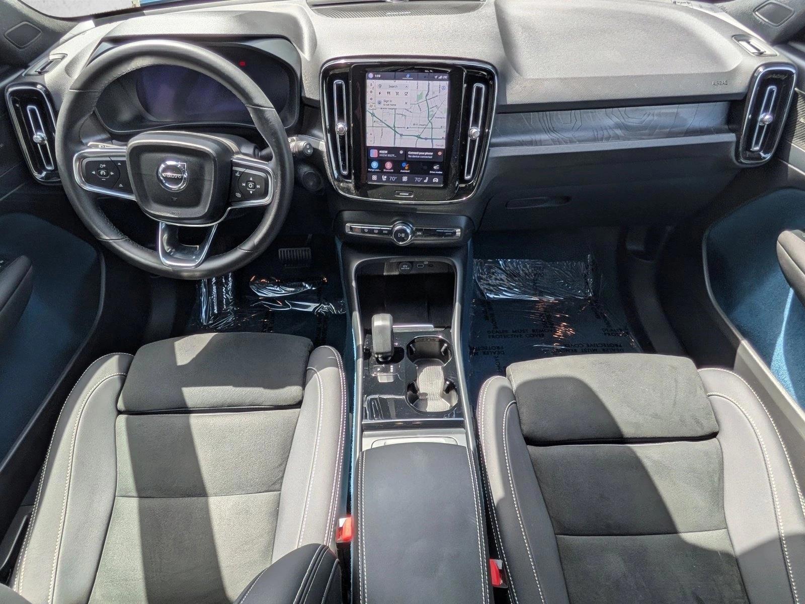 Thumbnail: 2023 Volvo XC40 - 3