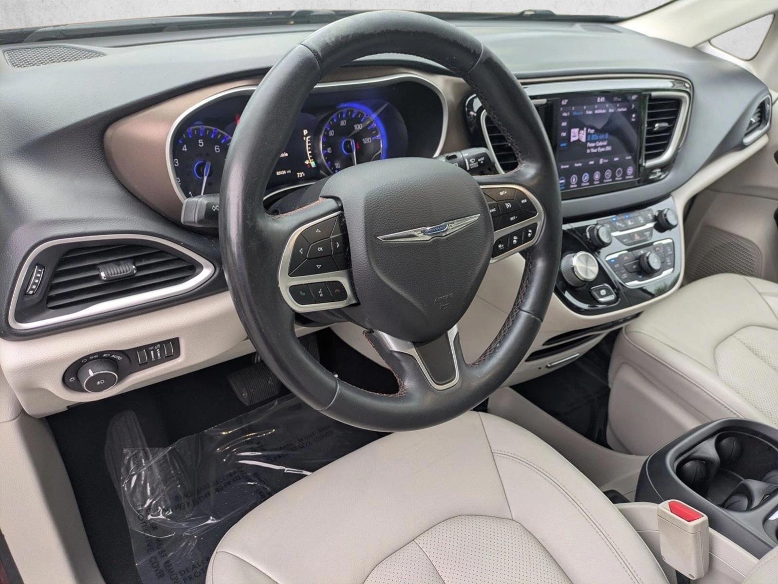 Thumbnail: 2018 Chrysler Pacifica - 3