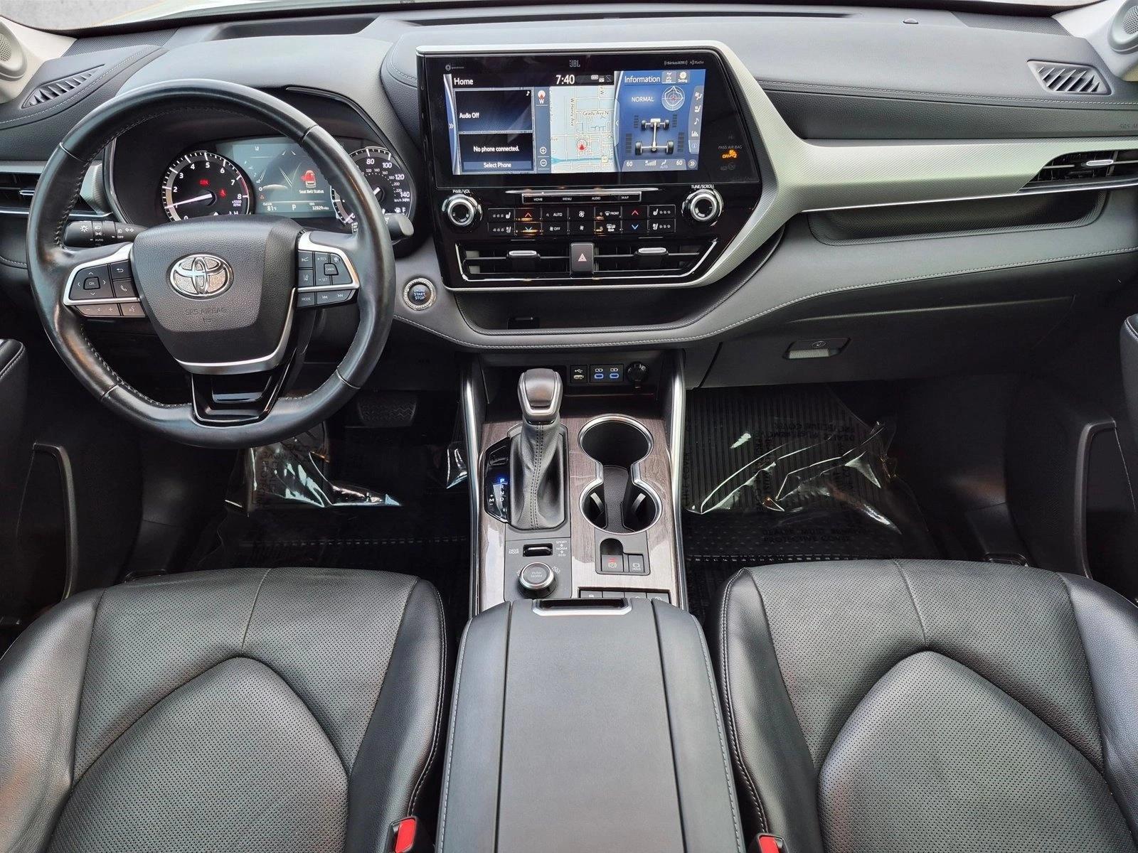 Thumbnail: 2022 Toyota Highlander - 3