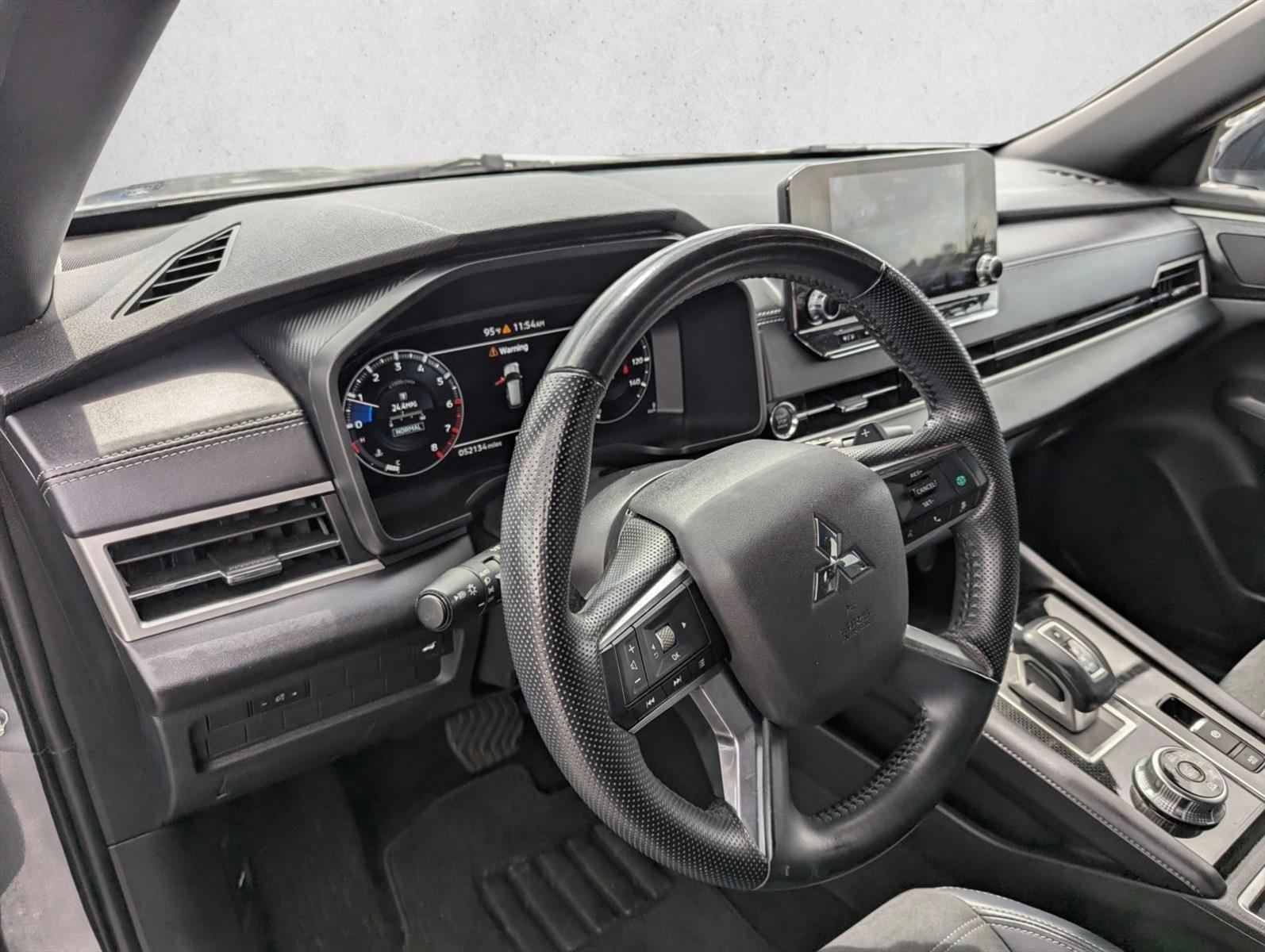 Thumbnail: 2024 Mitsubishi Outlander - 3