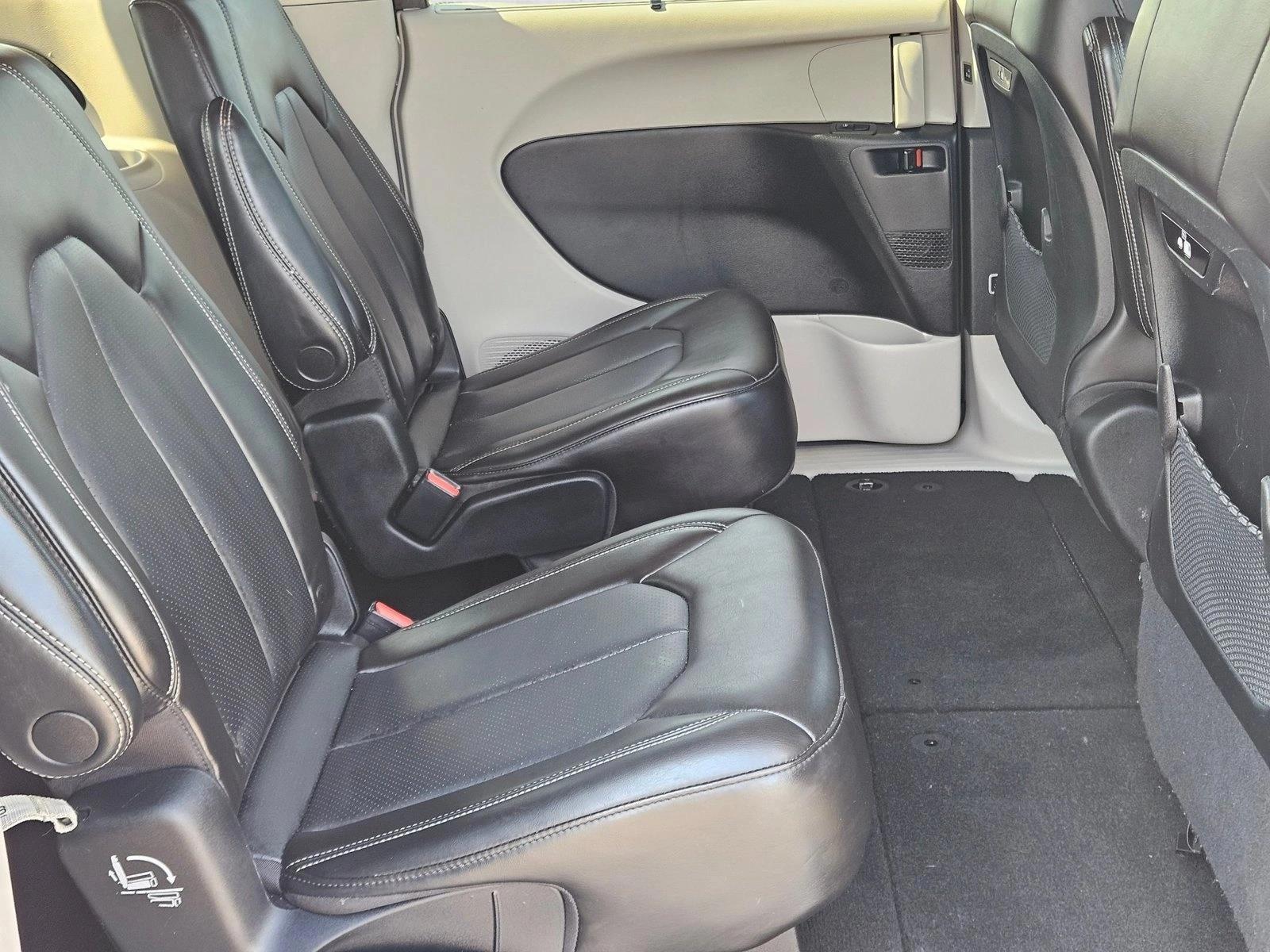 2023 Chrysler Pacifica Touring L - Photo 19