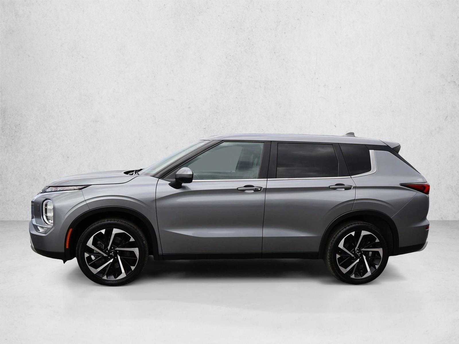Thumbnail: 2023 Mitsubishi Outlander - 2