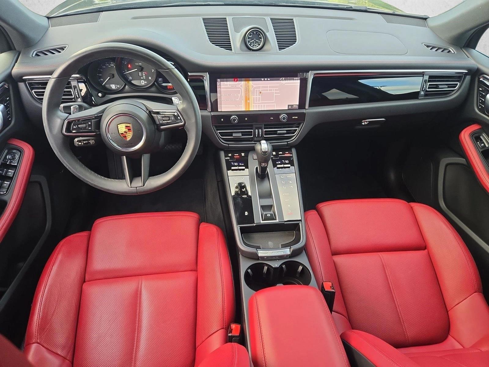 Thumbnail: 2025 Porsche Macan - 3