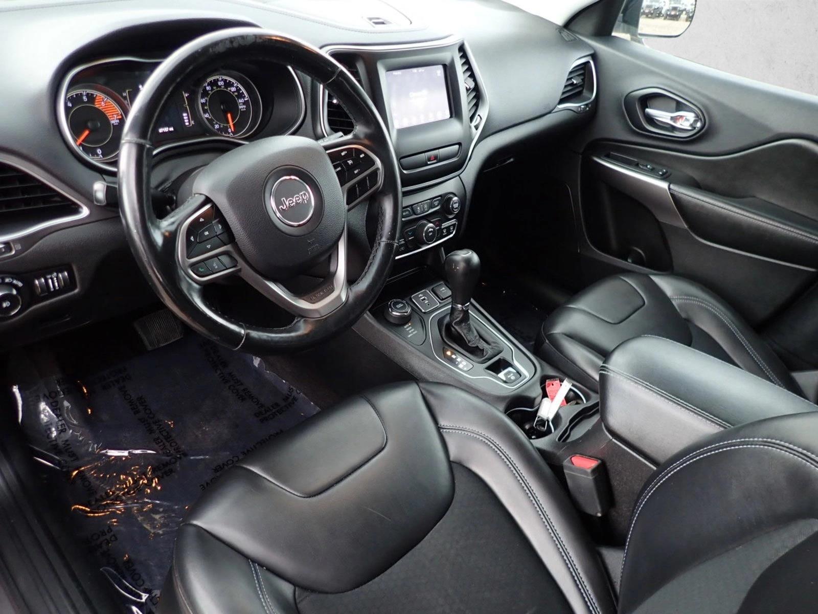 Thumbnail: 2019 Jeep Cherokee - 3