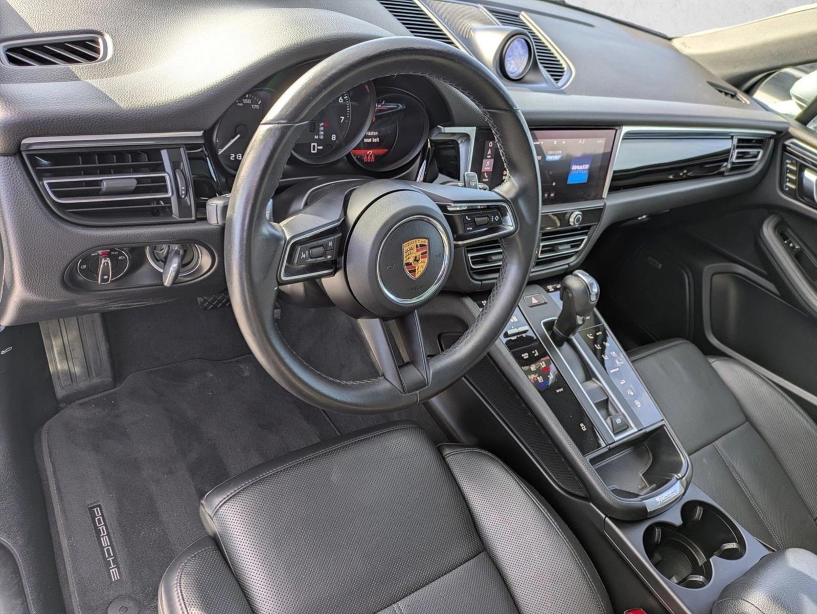 Thumbnail: 2022 Porsche Macan - 3