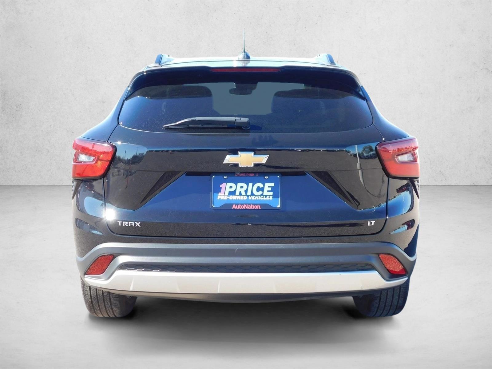2025 Chevrolet Trax LT - Photo 12