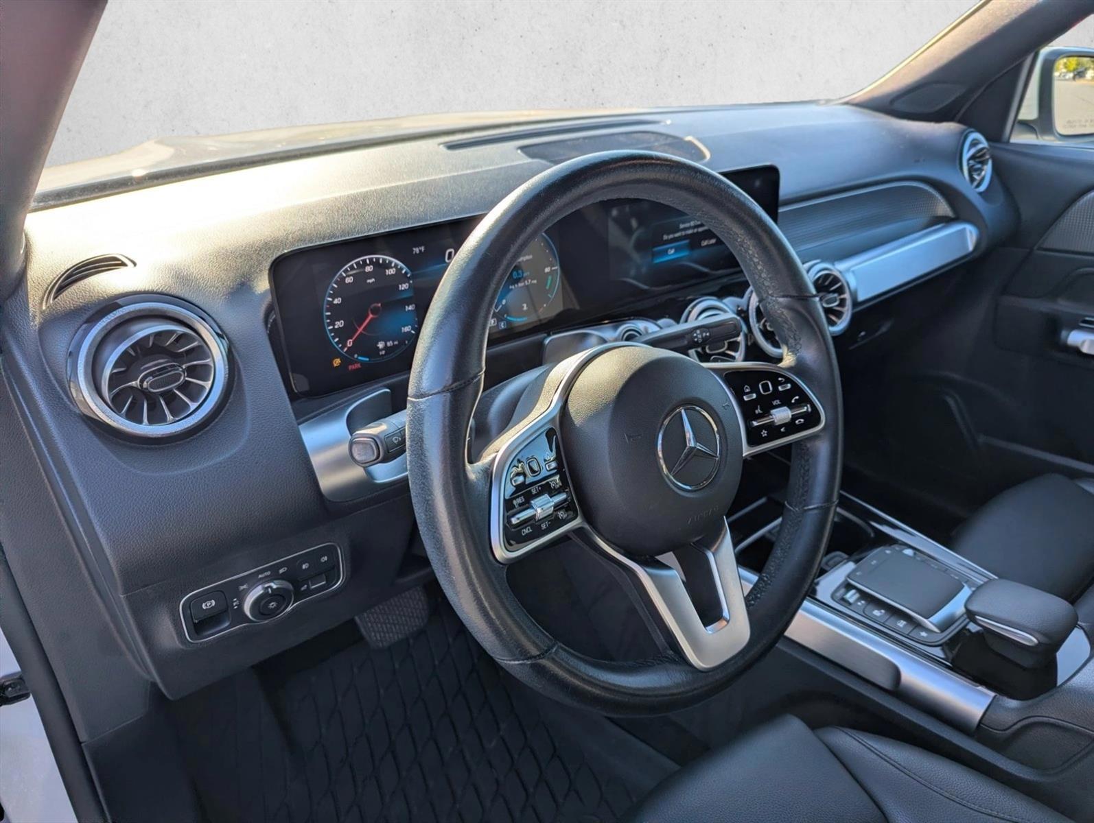 Thumbnail: 2022 Mercedes-Benz GLB - 3