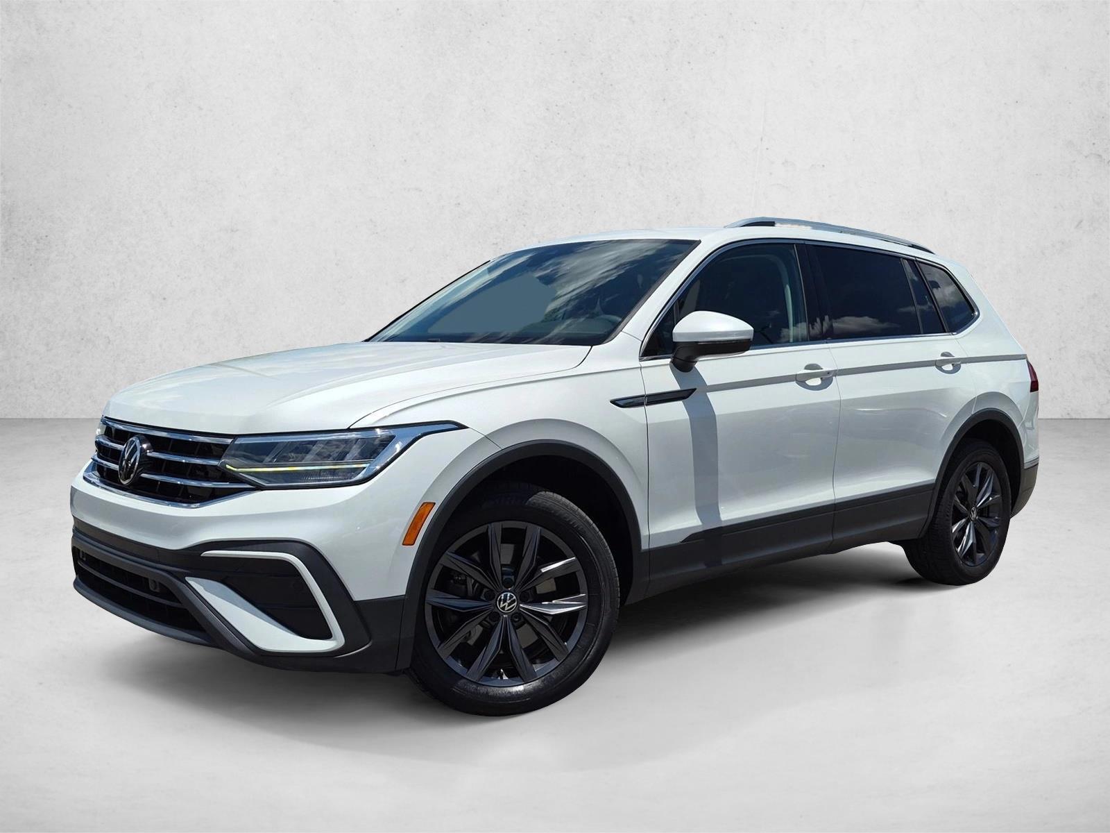 Thumbnail: 2023 Volkswagen Tiguan - 1