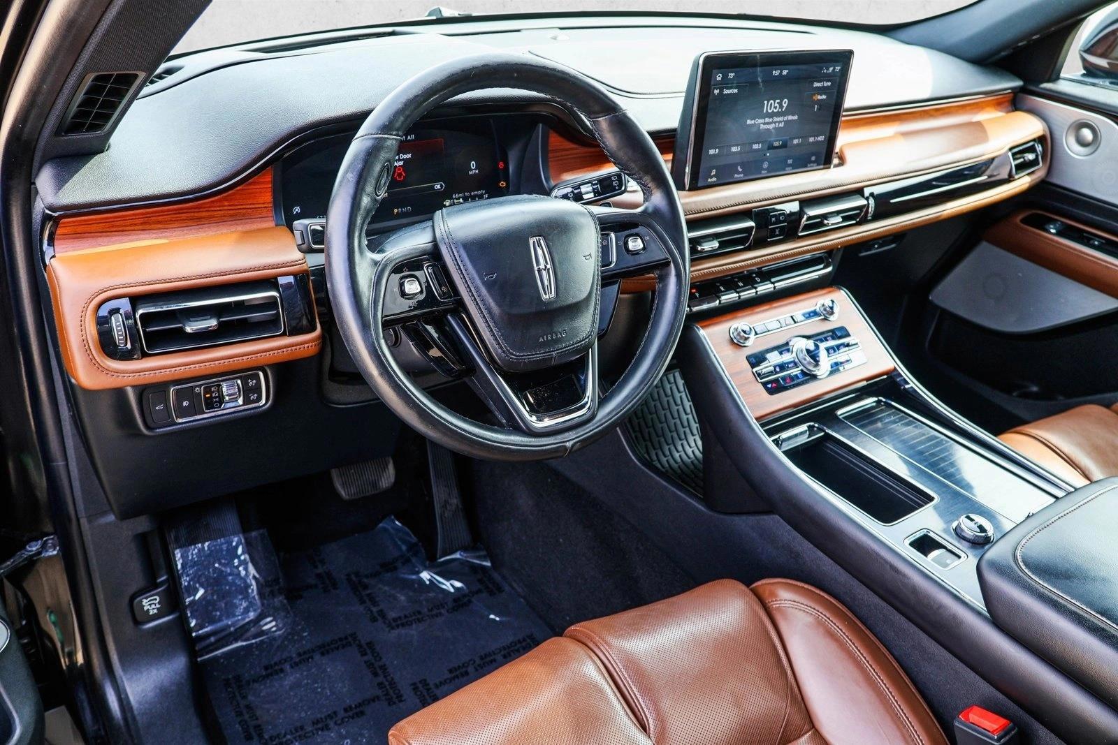 Thumbnail: 2020 Lincoln Aviator - 3