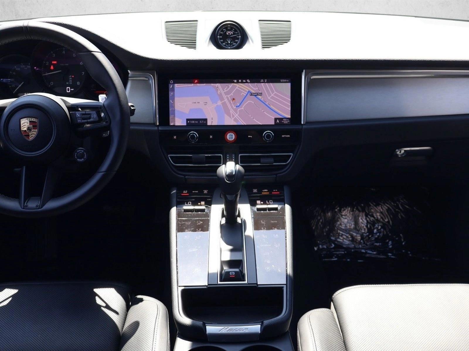Thumbnail: 2026 Porsche Macan - 5