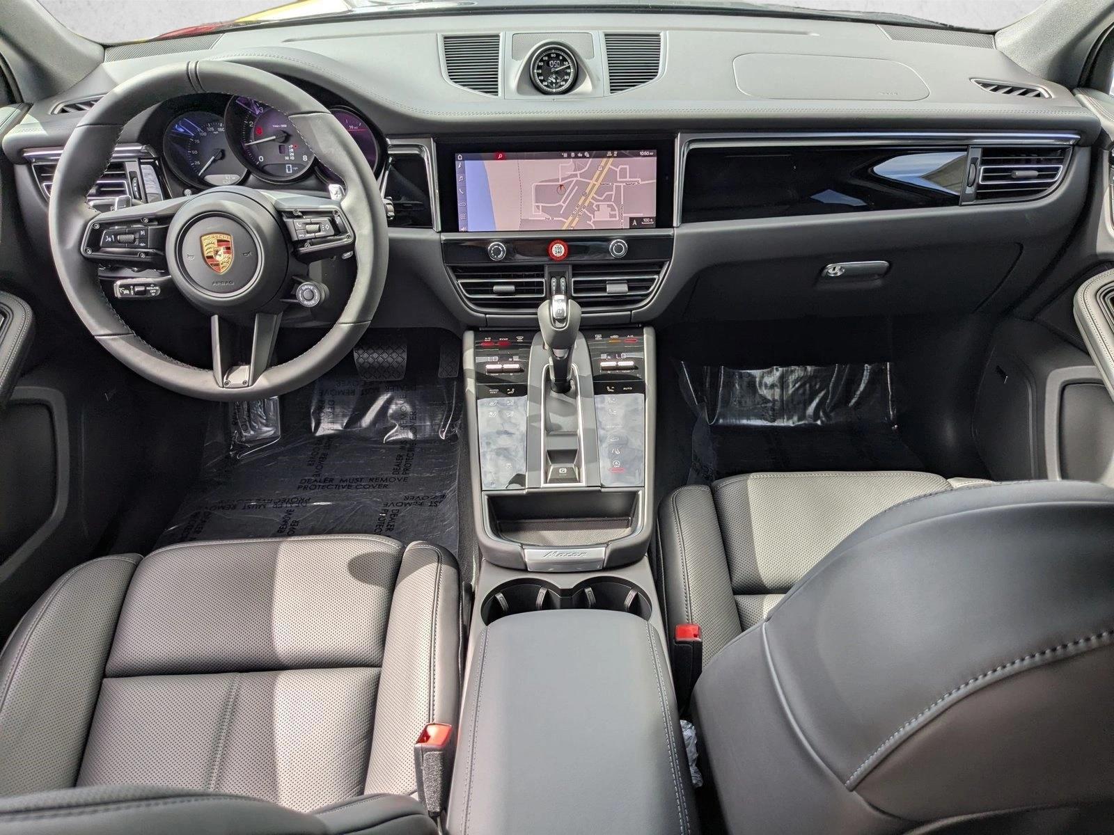 Thumbnail: 2025 Porsche Macan - 4