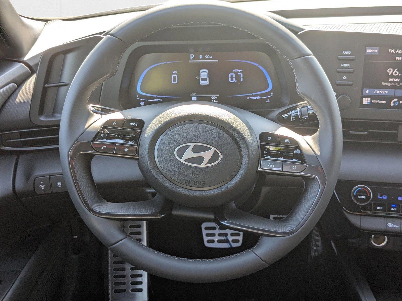 2025 Hyundai Elantra SEL - Photo 12