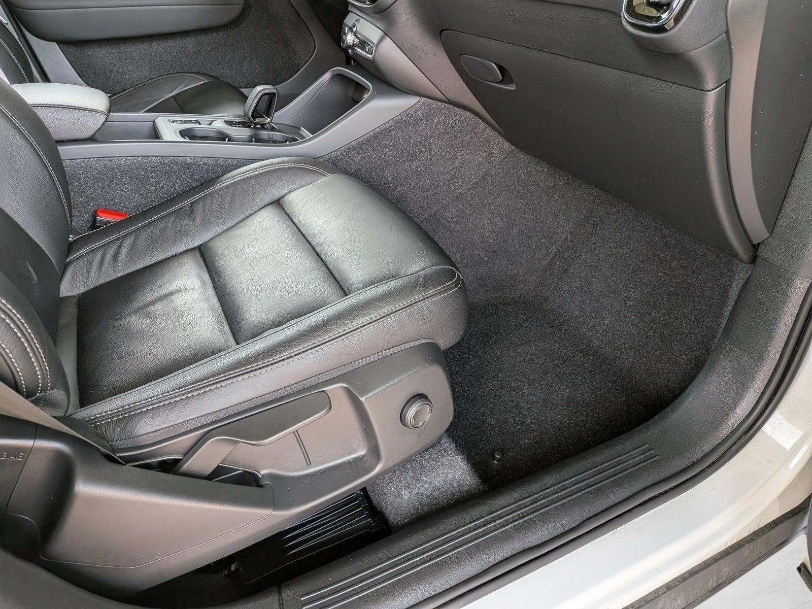 Thumbnail: 2022 Volvo XC40 - 4