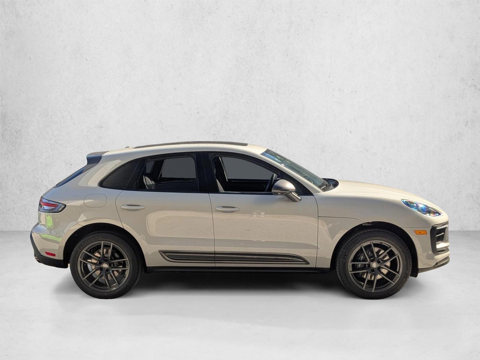 2026 Porsche Macan T - Photo 8