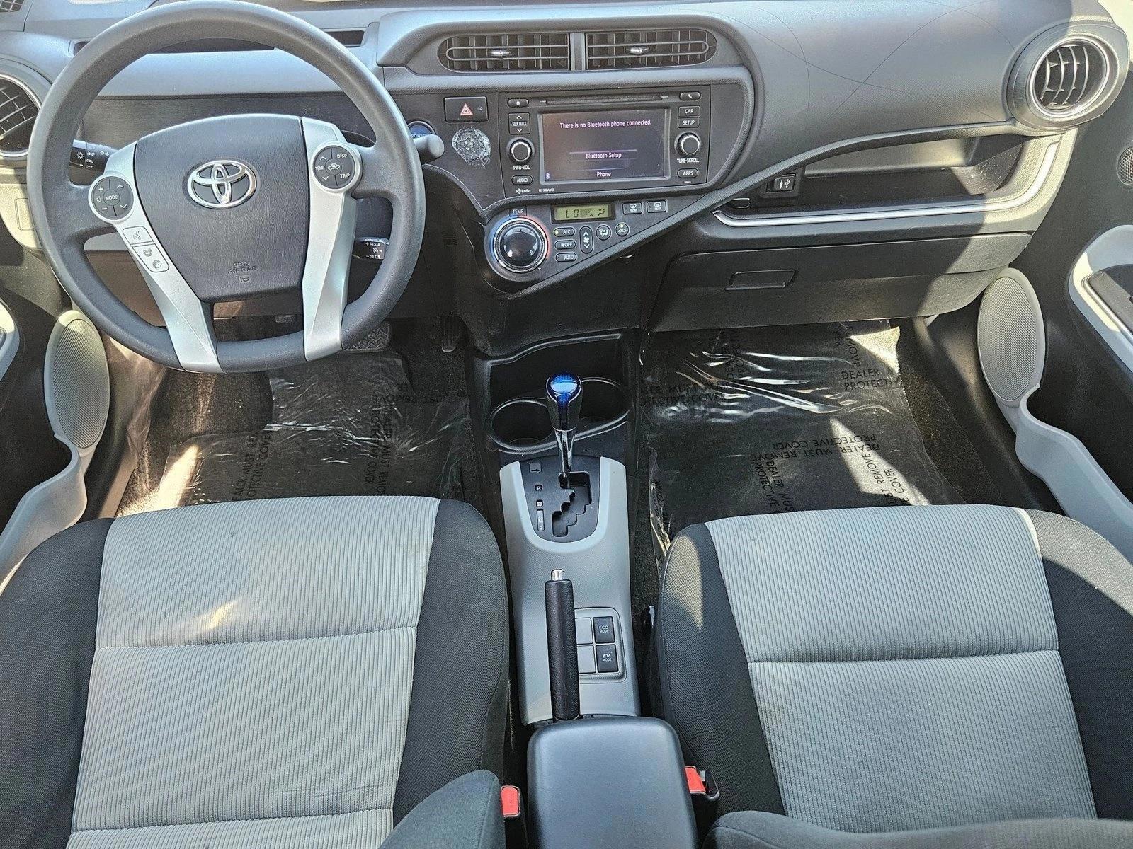 Thumbnail: 2014 Toyota Prius c - 4