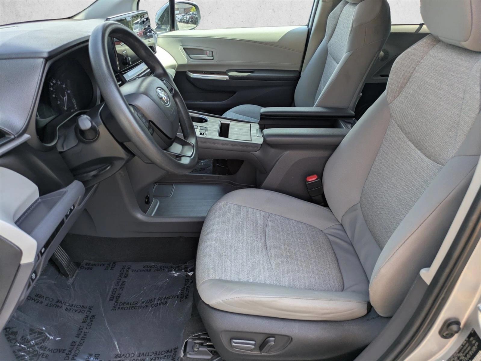 2024 Toyota Sienna LE - Photo 15