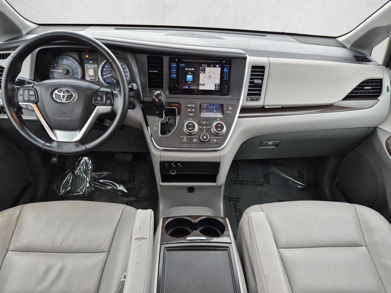 Thumbnail: 2015 Toyota Sienna - 3
