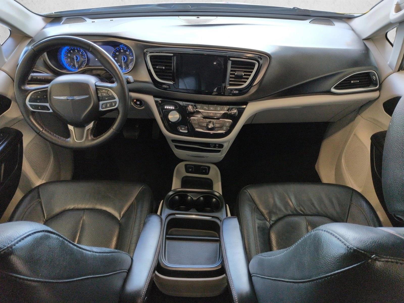 Thumbnail: 2020 Chrysler Pacifica - 4