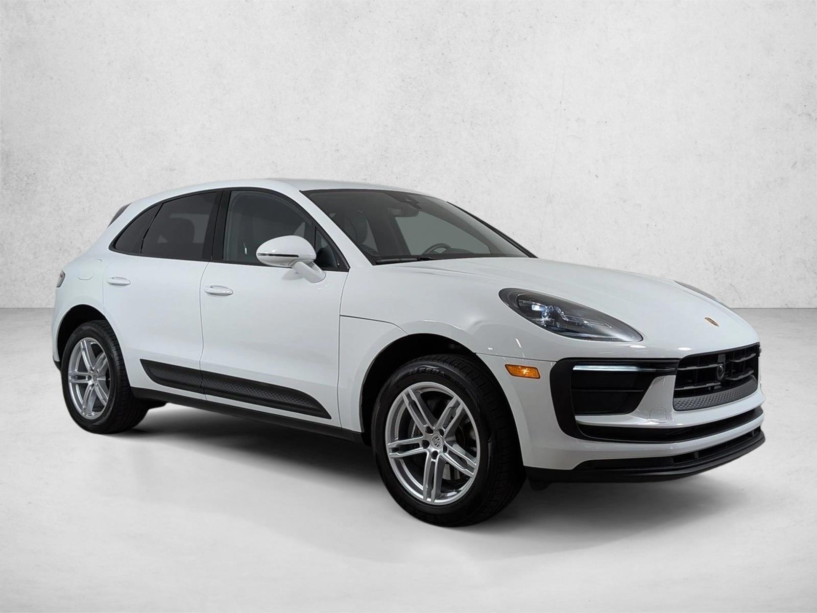 2025 Porsche Macan T - Photo 6