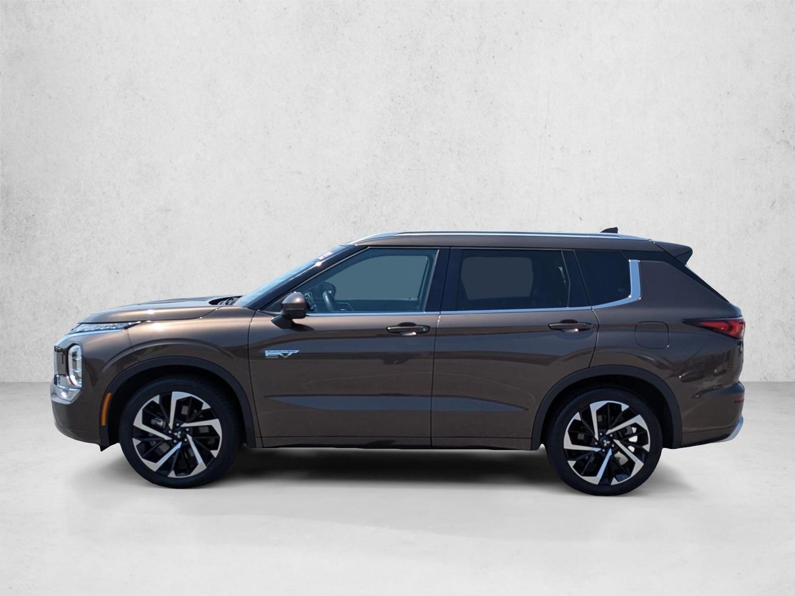 Thumbnail: 2023 Mitsubishi Outlander - 4