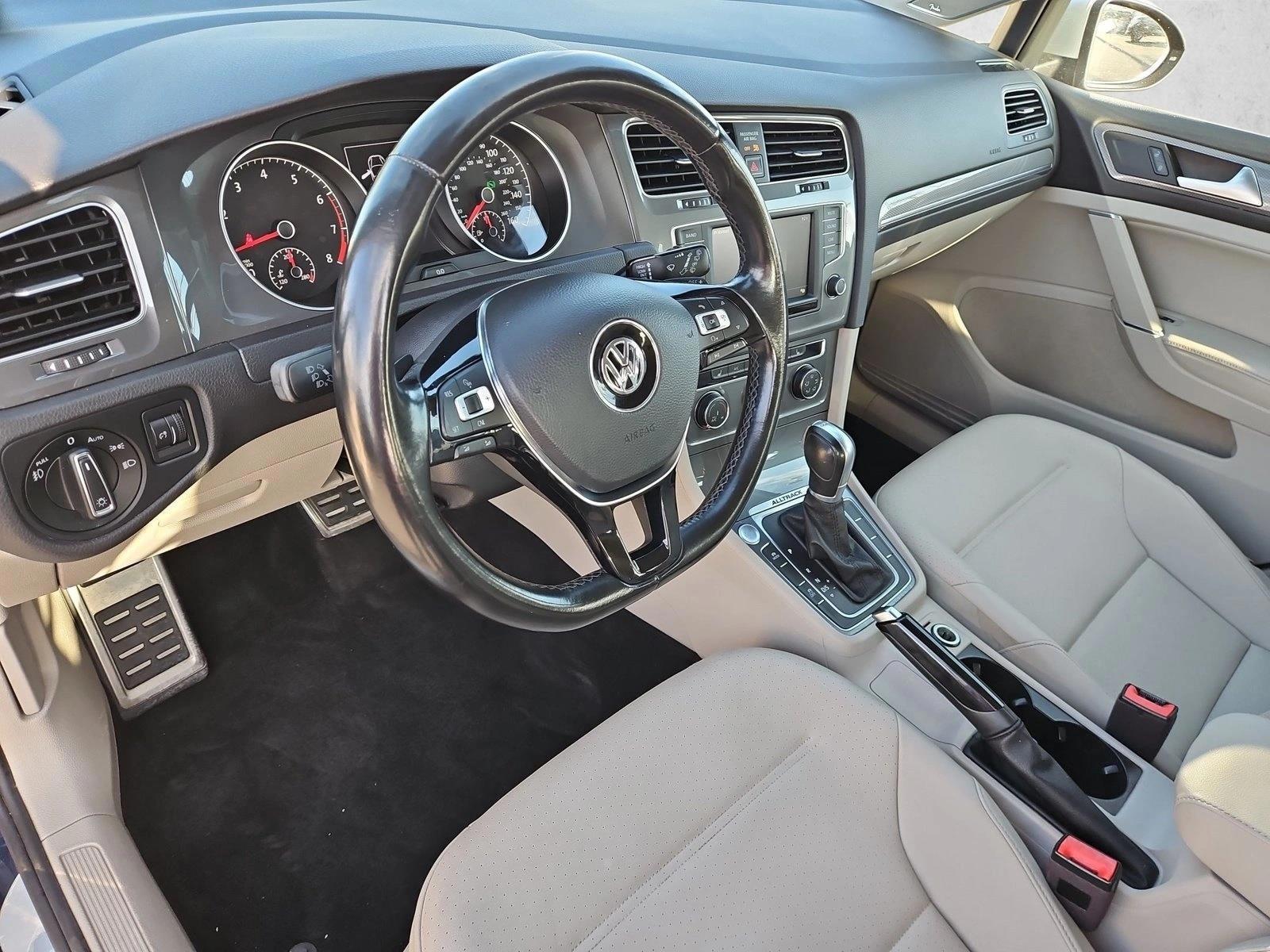 Thumbnail: 2017 Volkswagen Golf - 3