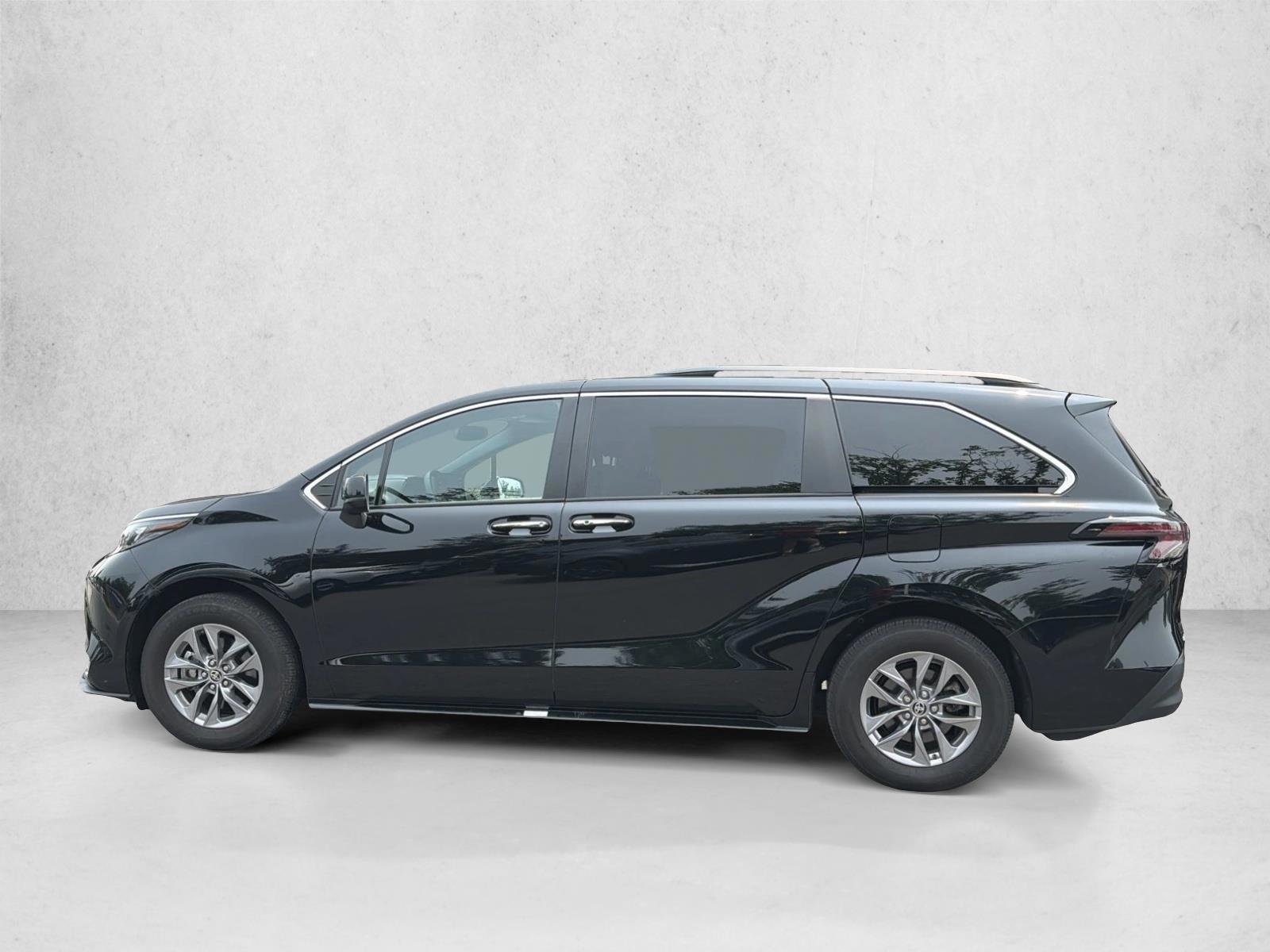 Thumbnail: 2024 Toyota Sienna - 2