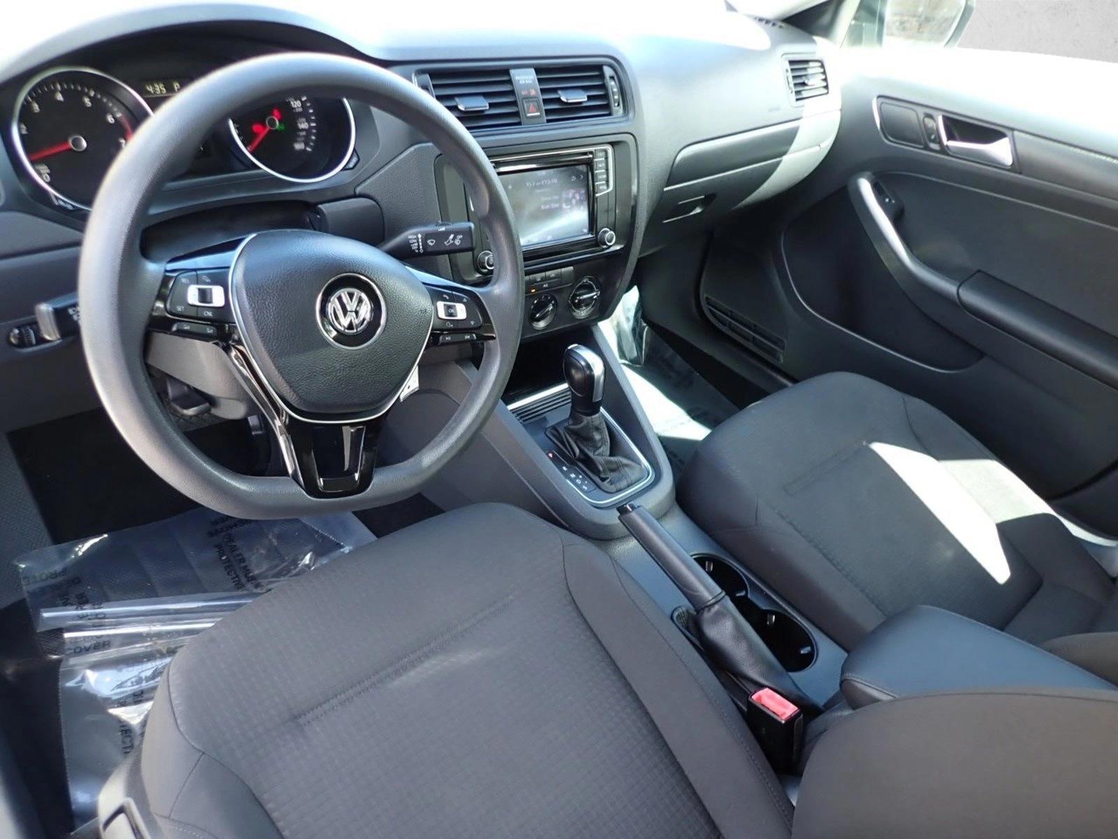Thumbnail: 2016 Volkswagen Jetta - 3
