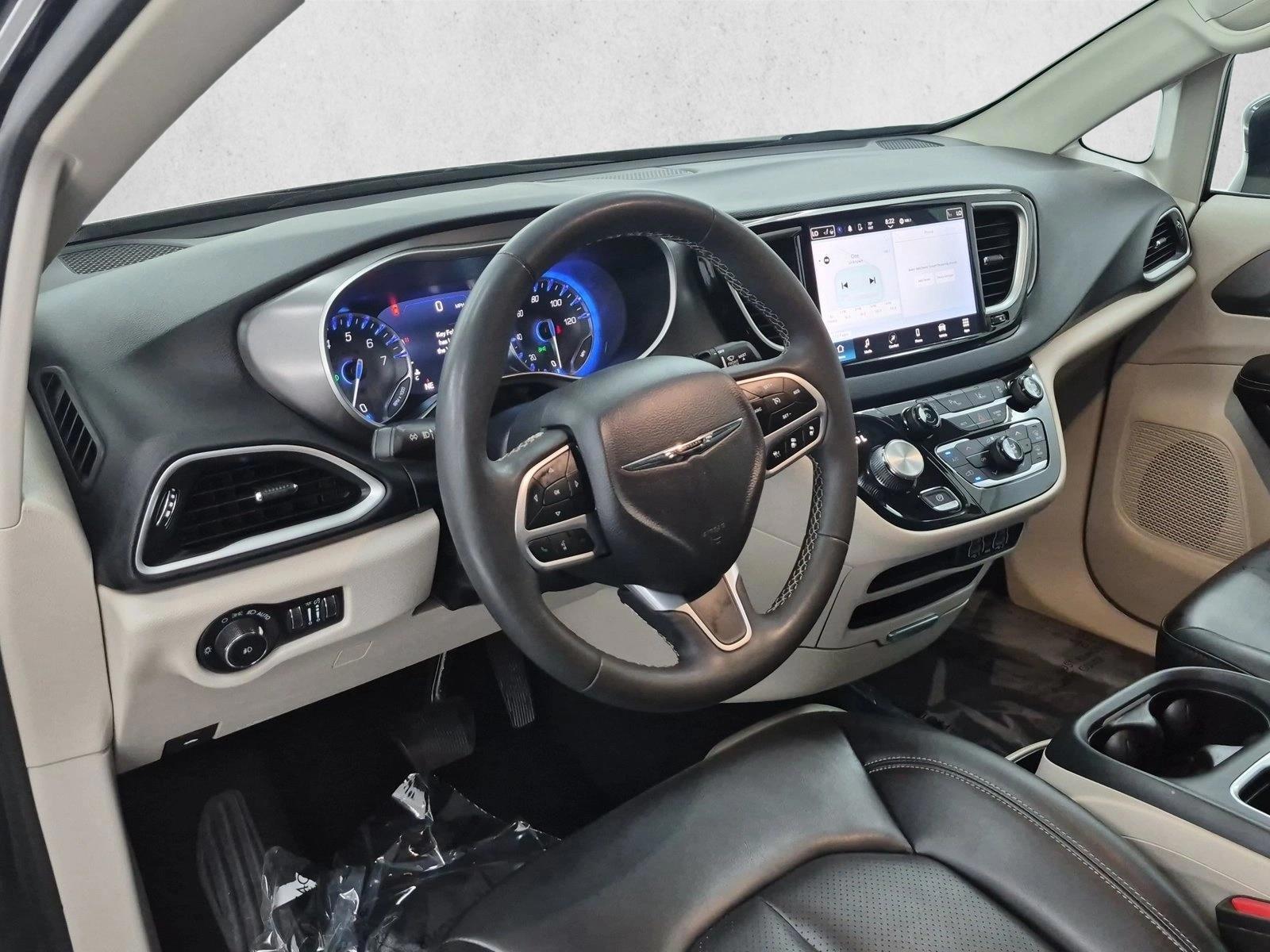 Thumbnail: 2023 Chrysler Pacifica - 3