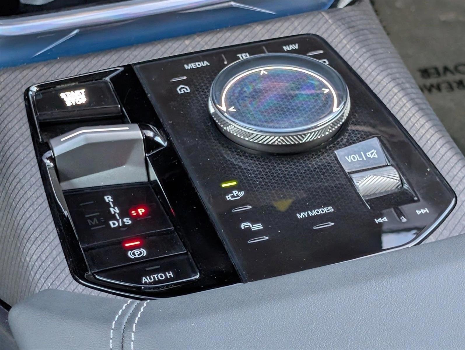 2025 BMW X3 30 - Photo 12