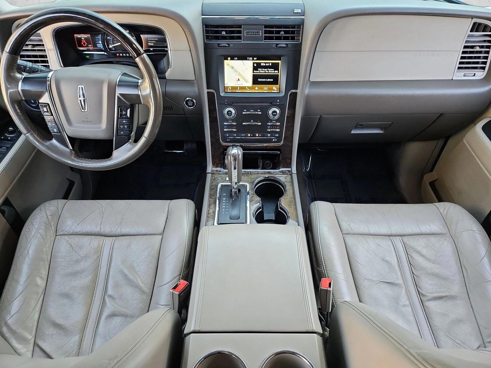 Thumbnail: 2016 Lincoln Navigator - 3