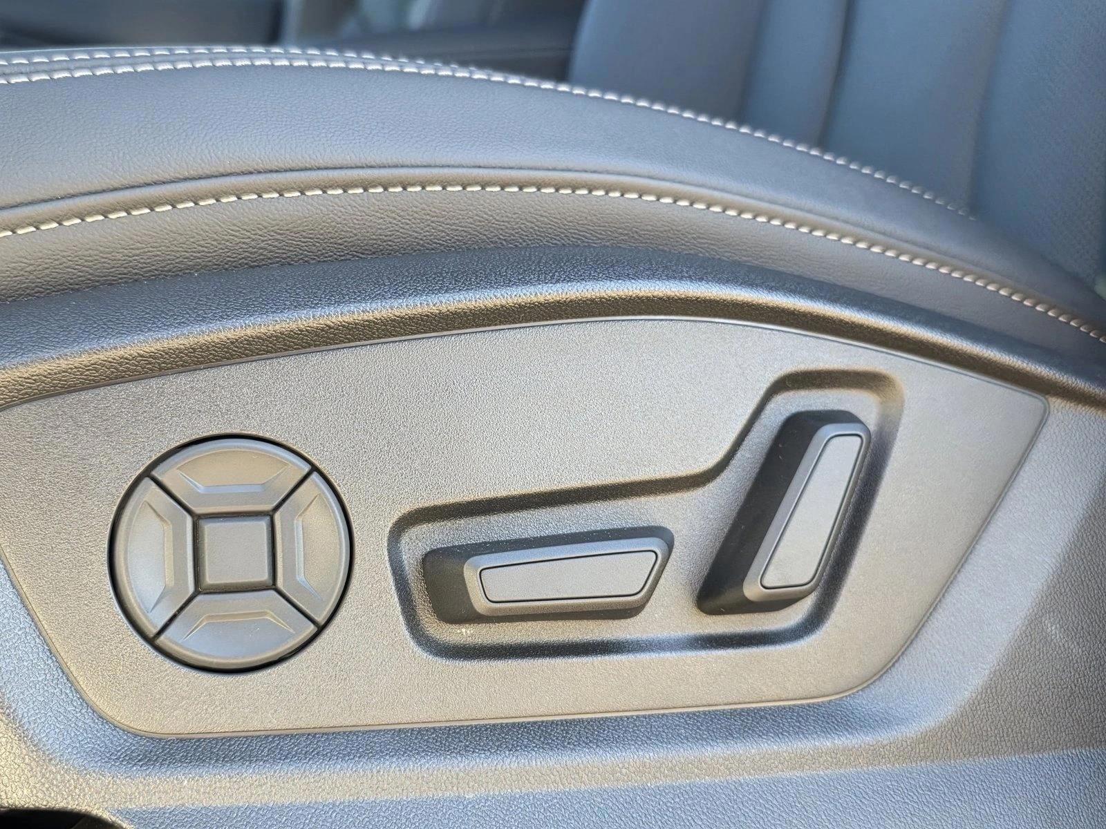 Thumbnail: 2026 Audi Q7 - 4