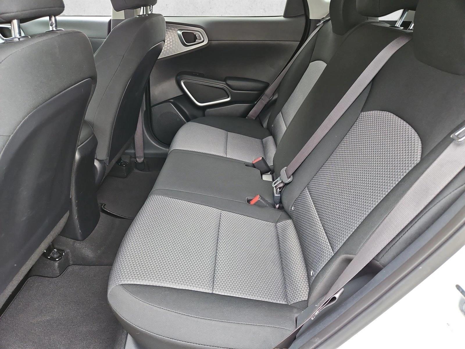2023 Kia Soul LX - Photo 17