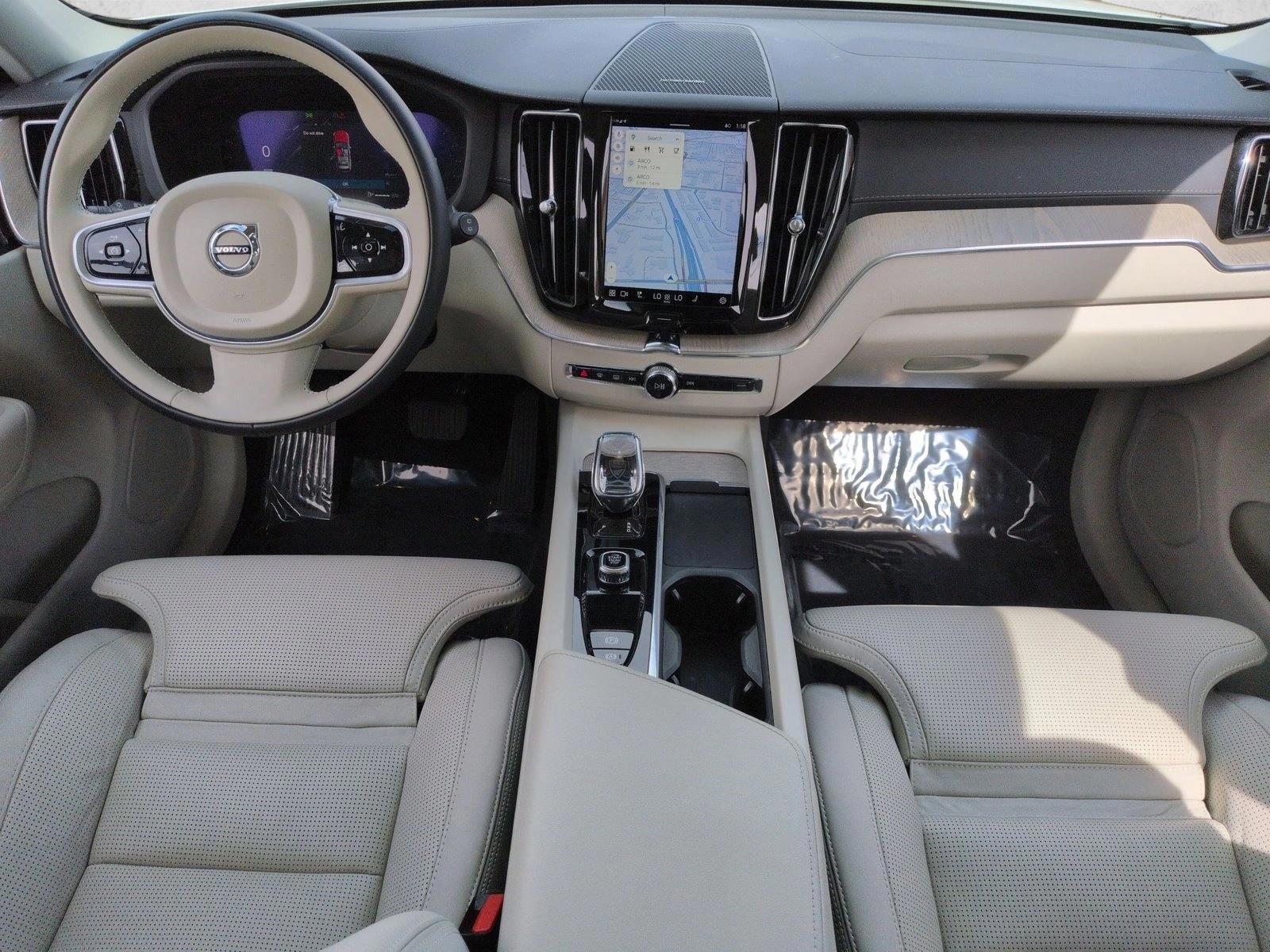 Thumbnail: 2022 Volvo XC60 - 3