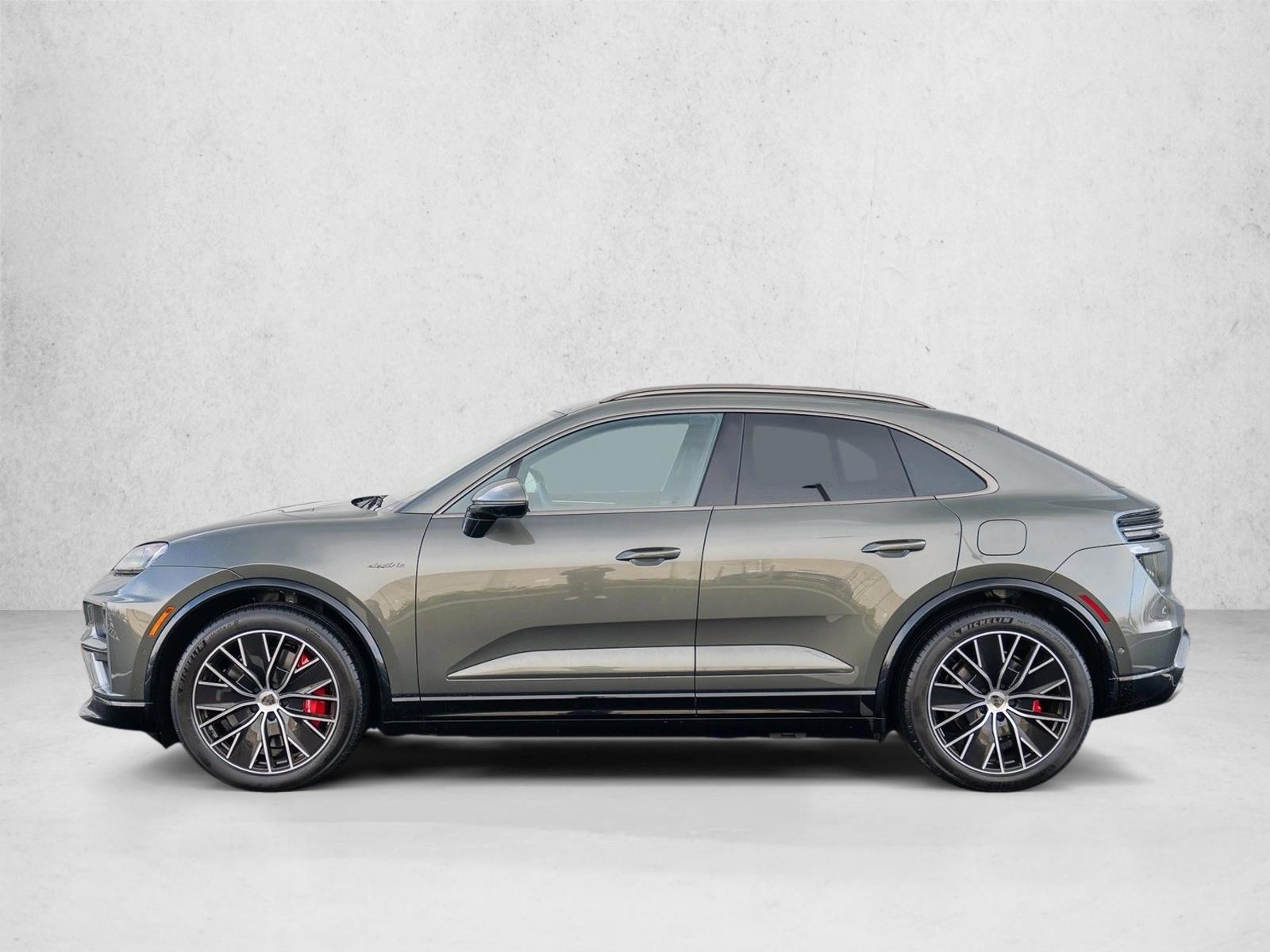 Thumbnail: 2025 Porsche Macan - 2