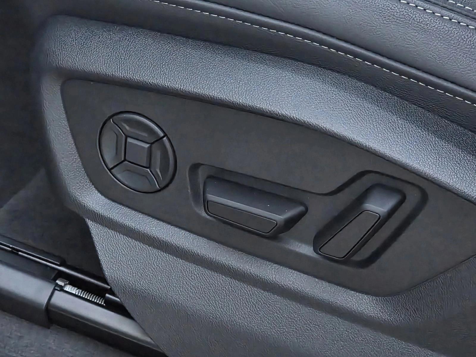 Thumbnail: 2026 Audi Q8 - 4