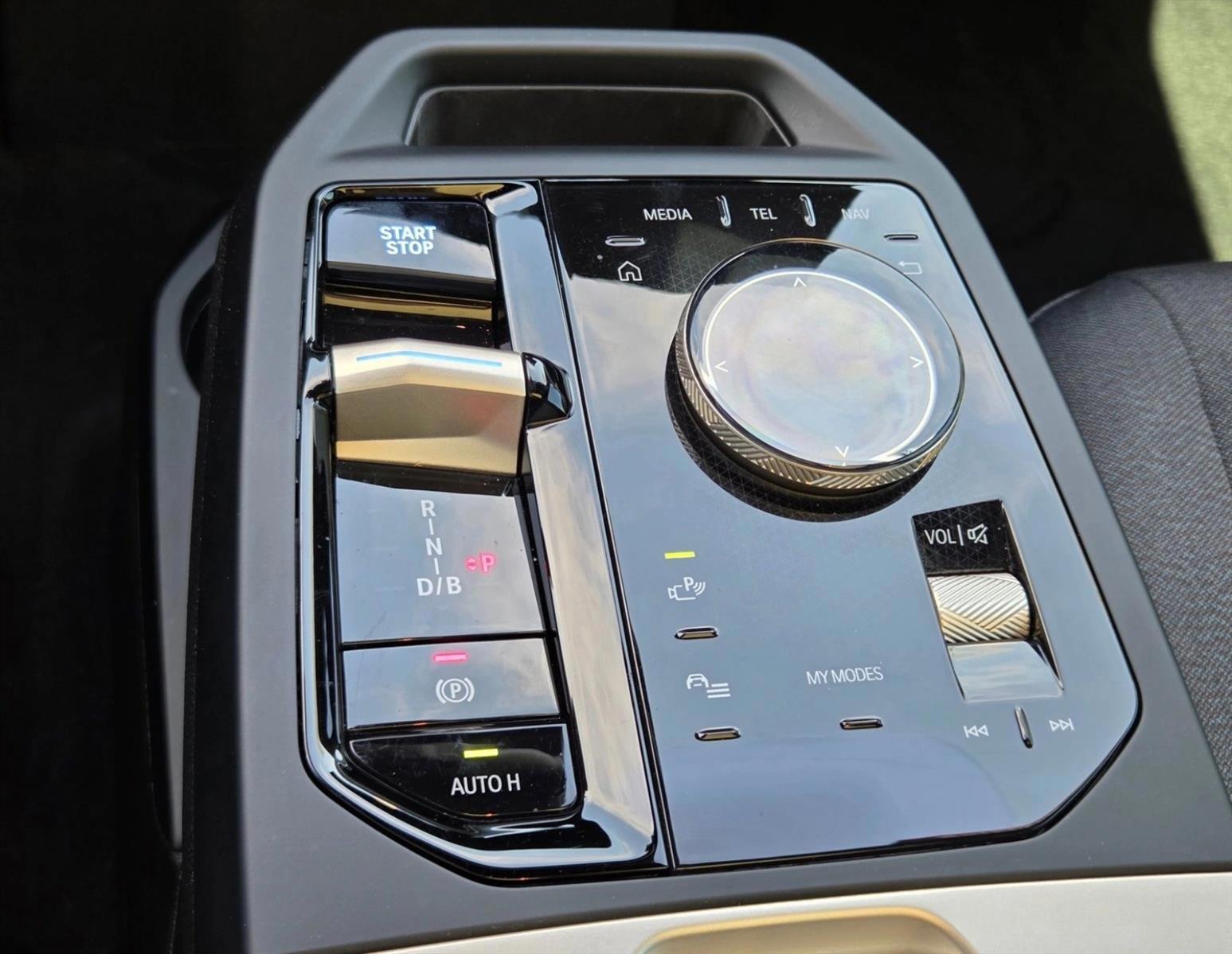 2023 BMW iX Base - Photo 14