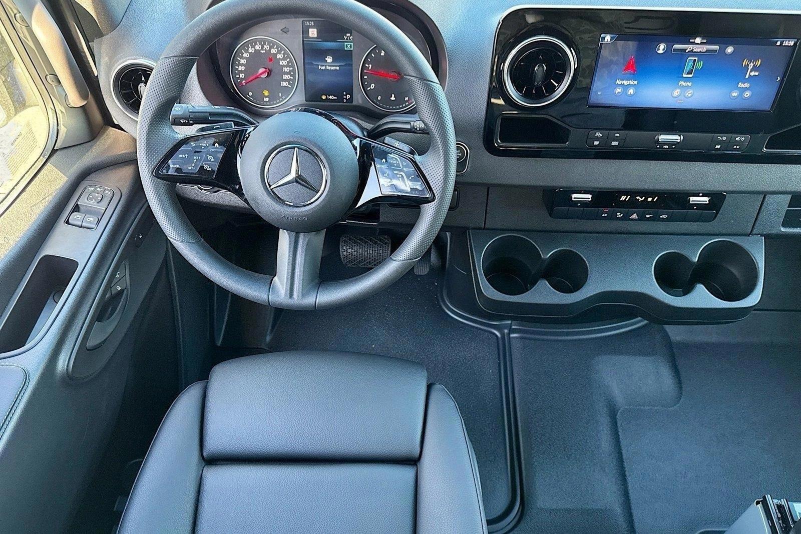 Thumbnail: 2026 Mercedes-Benz Sprinter - 3