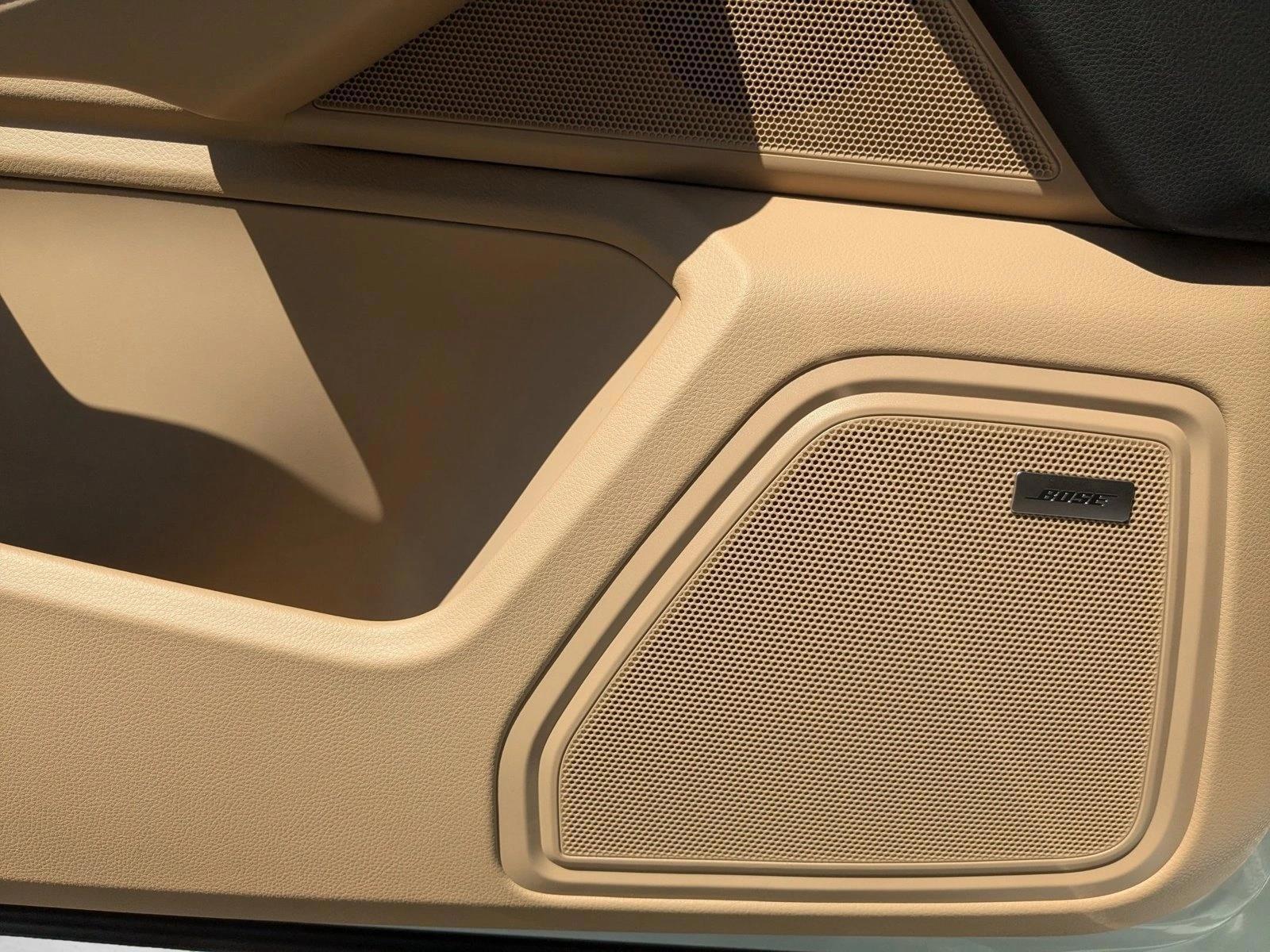 2026 Porsche Macan T - Photo 14
