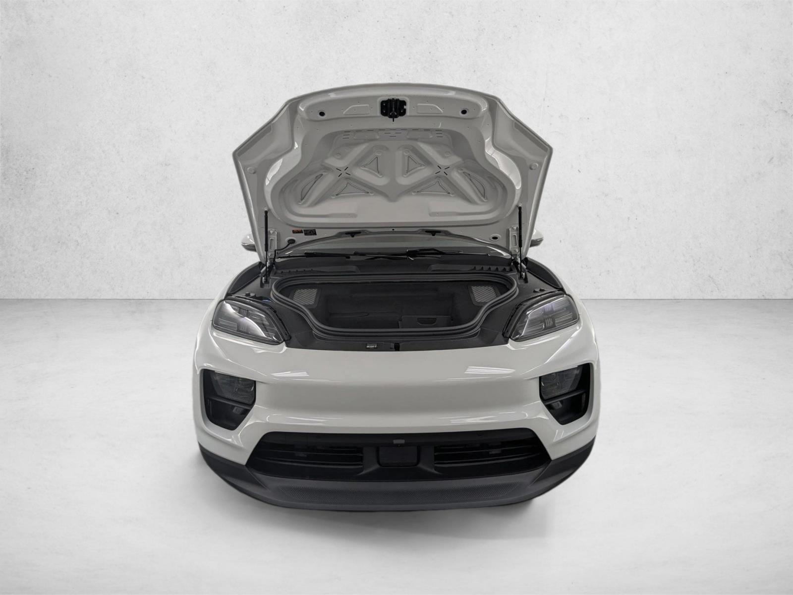 2025 Porsche Macan Base - Photo 25