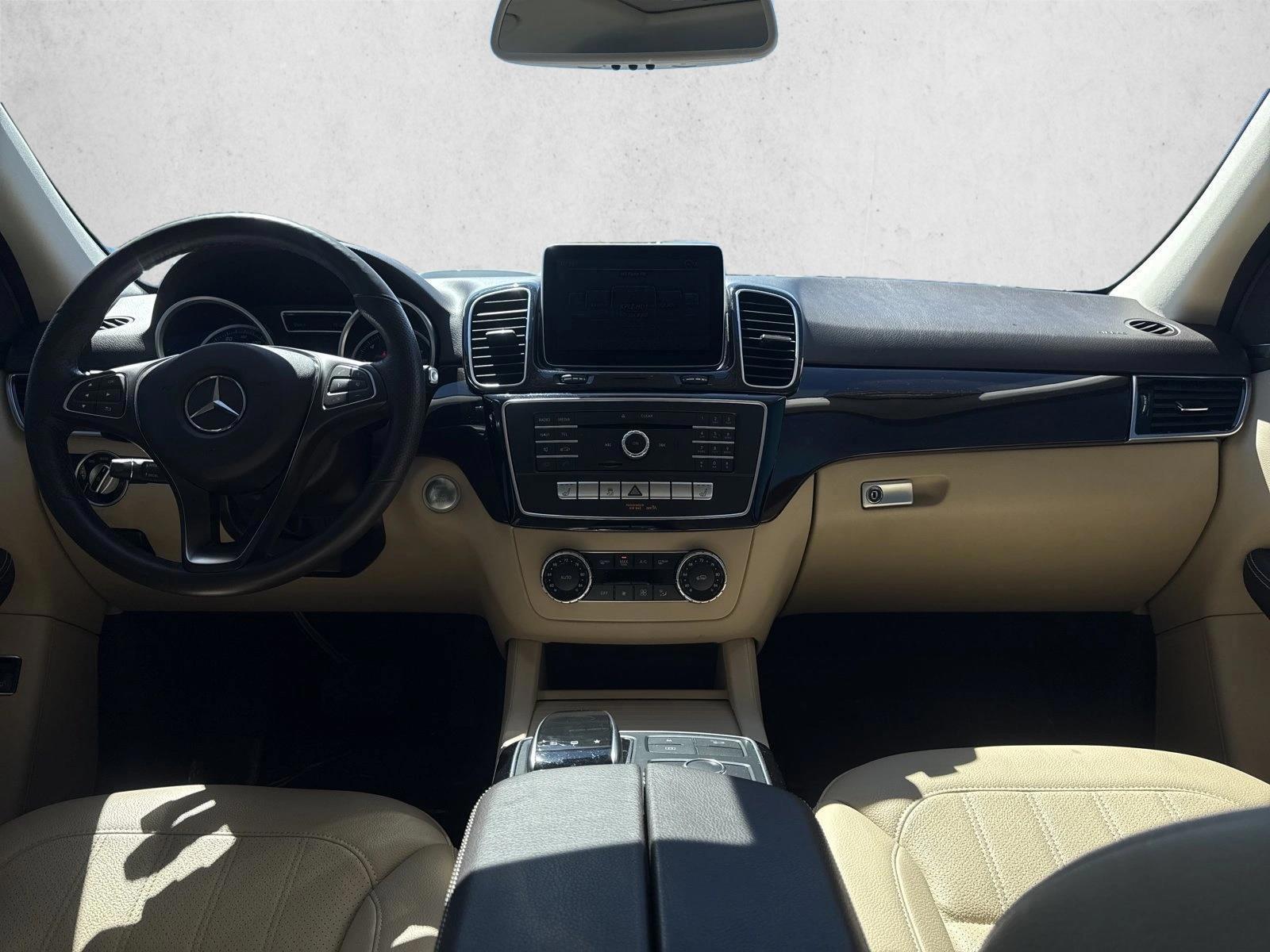 Thumbnail: 2016 Mercedes-Benz GLE - 3
