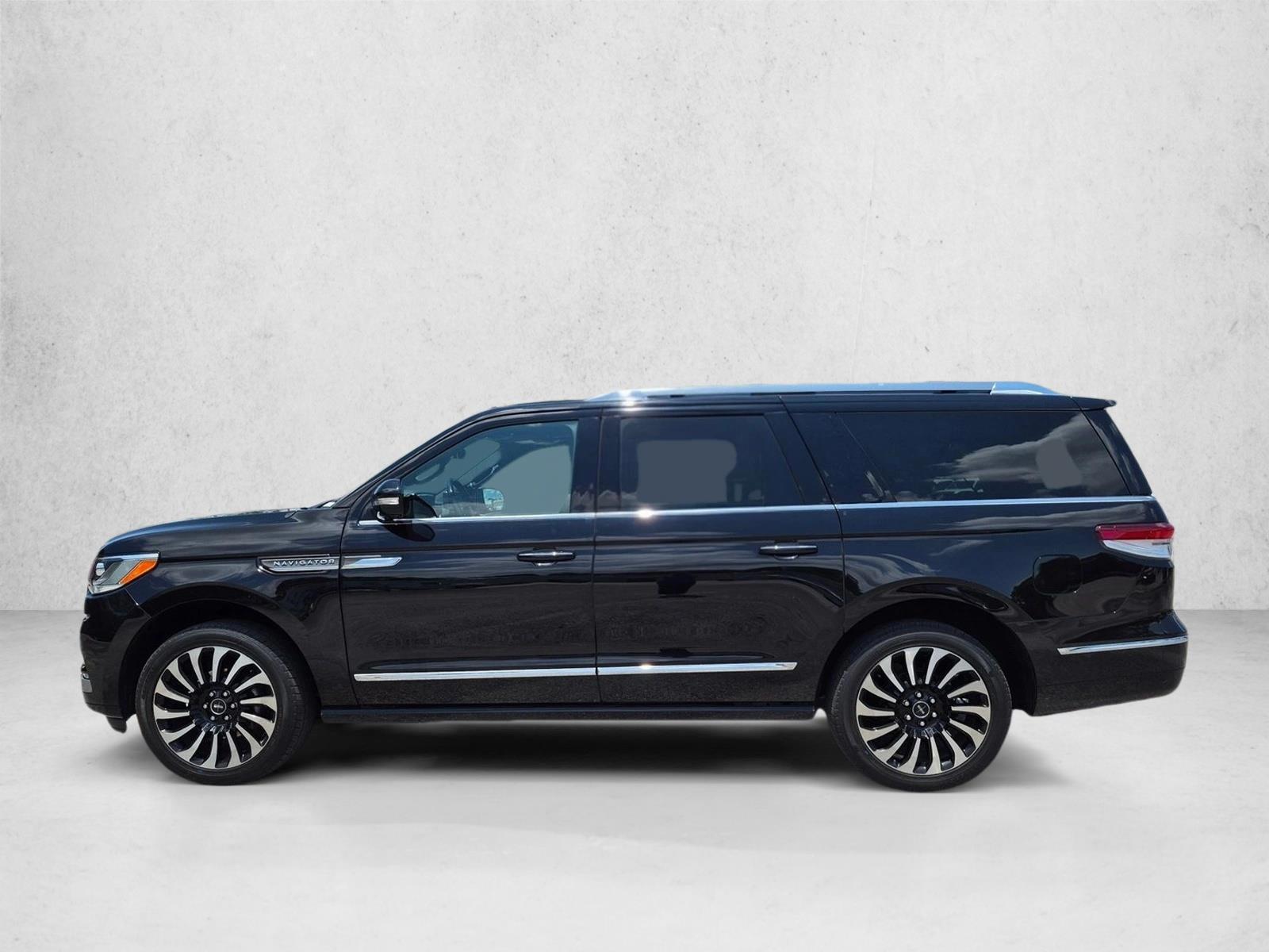 Thumbnail: 2022 Lincoln Navigator - 2