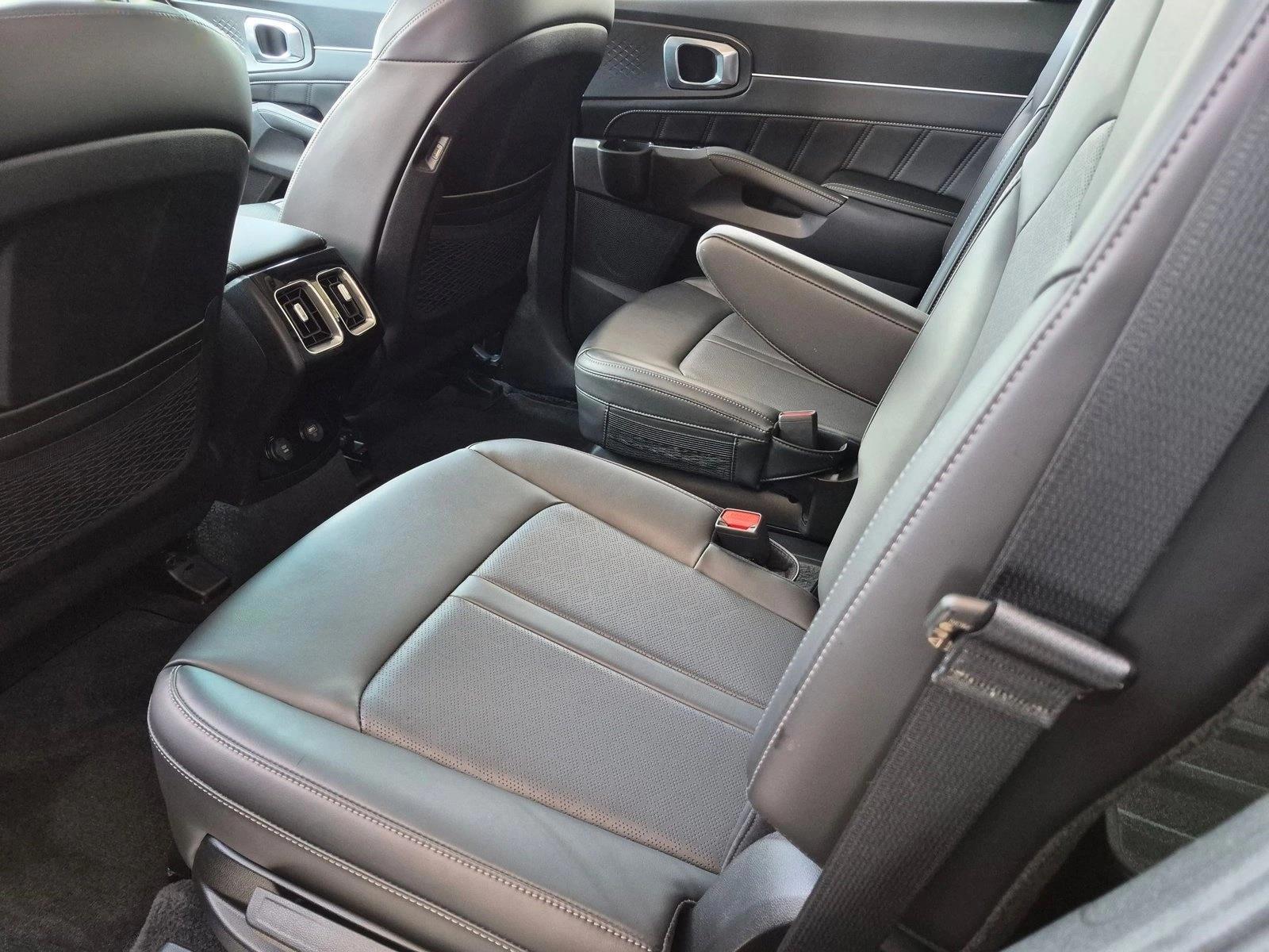 Thumbnail: 2023 Kia Sorento - 4