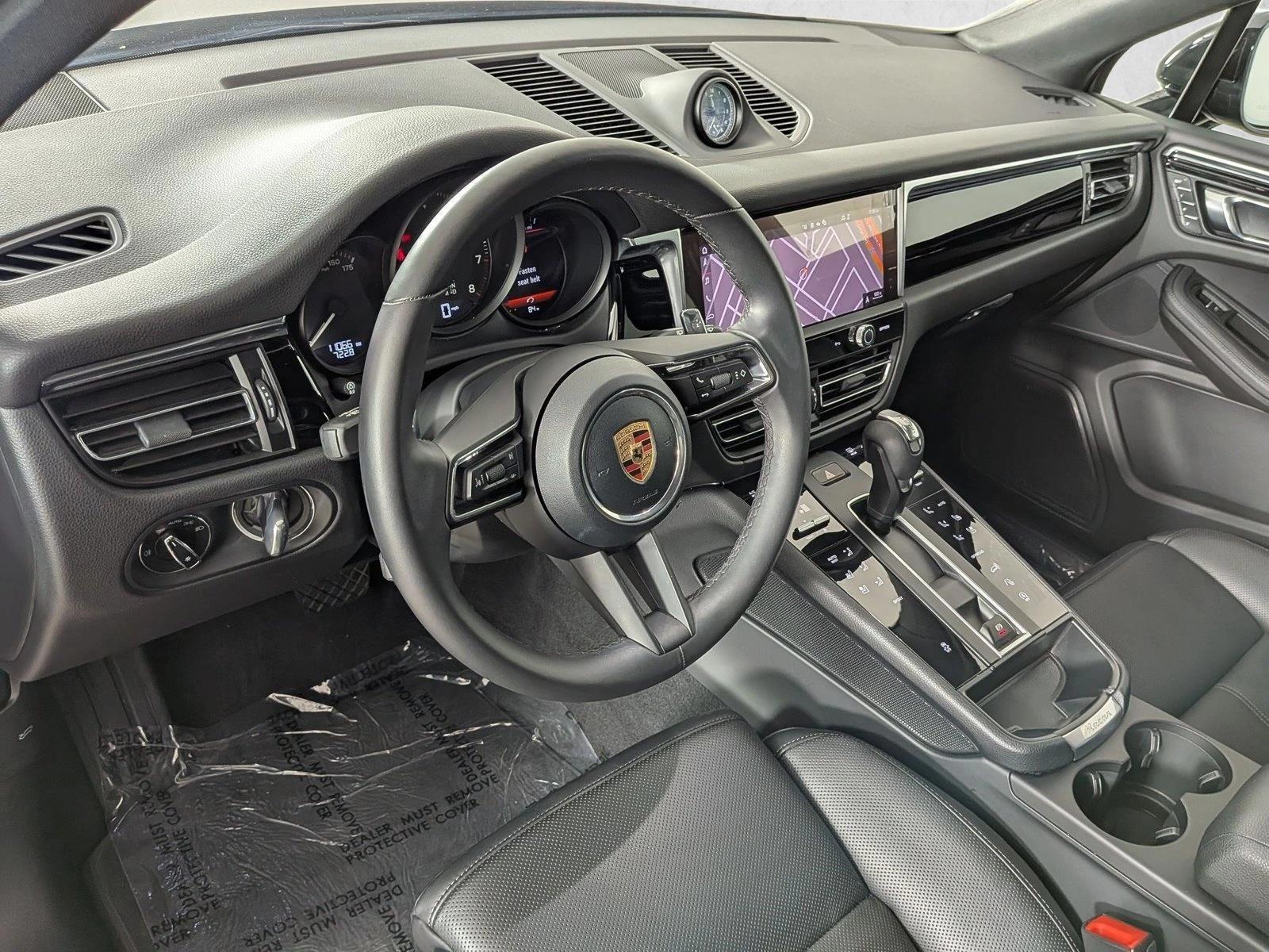 Thumbnail: 2026 Porsche Macan - 3
