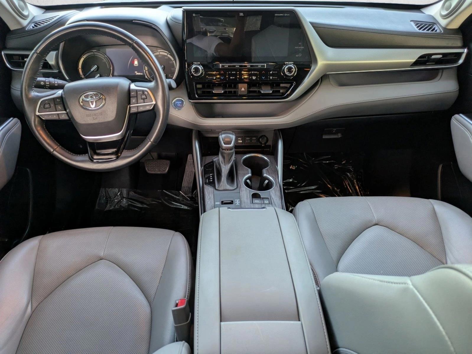Thumbnail: 2022 Toyota Highlander - 4