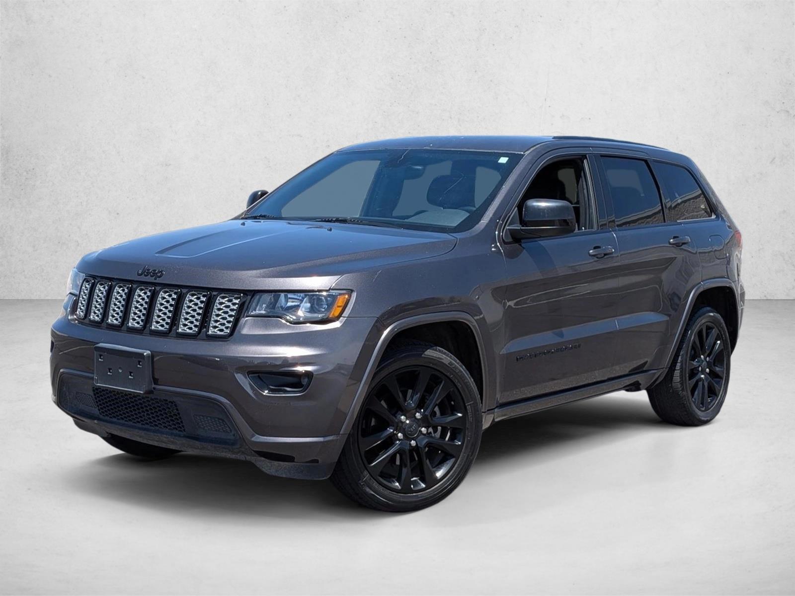 Thumbnail: 2017 Jeep Grand Cherokee - 1