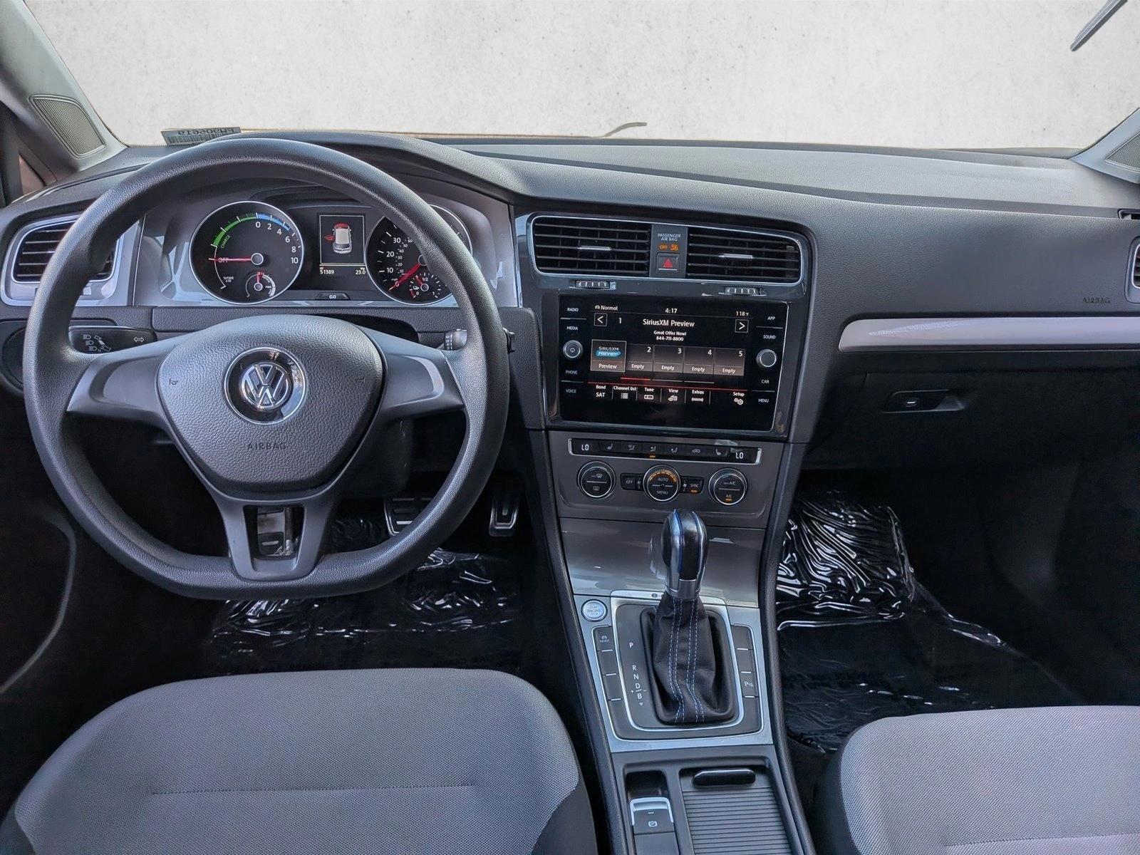 Thumbnail: 2015 Volkswagen e-Golf - 3