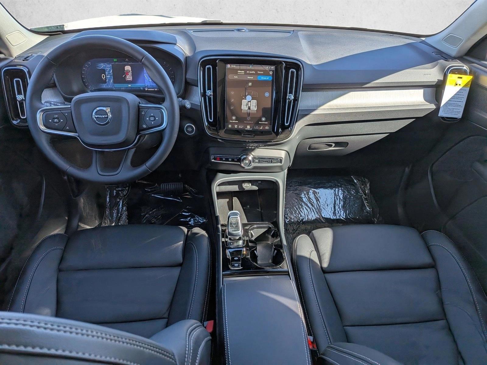 Thumbnail: 2026 Volvo XC40 - 4